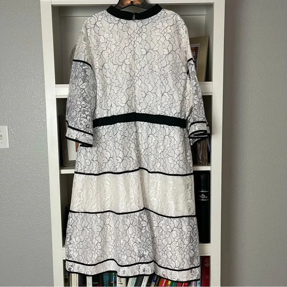 ELOQUII Studio Lace Blocked Dress With Piping White & Black Size 20 - Picture 3 of 5